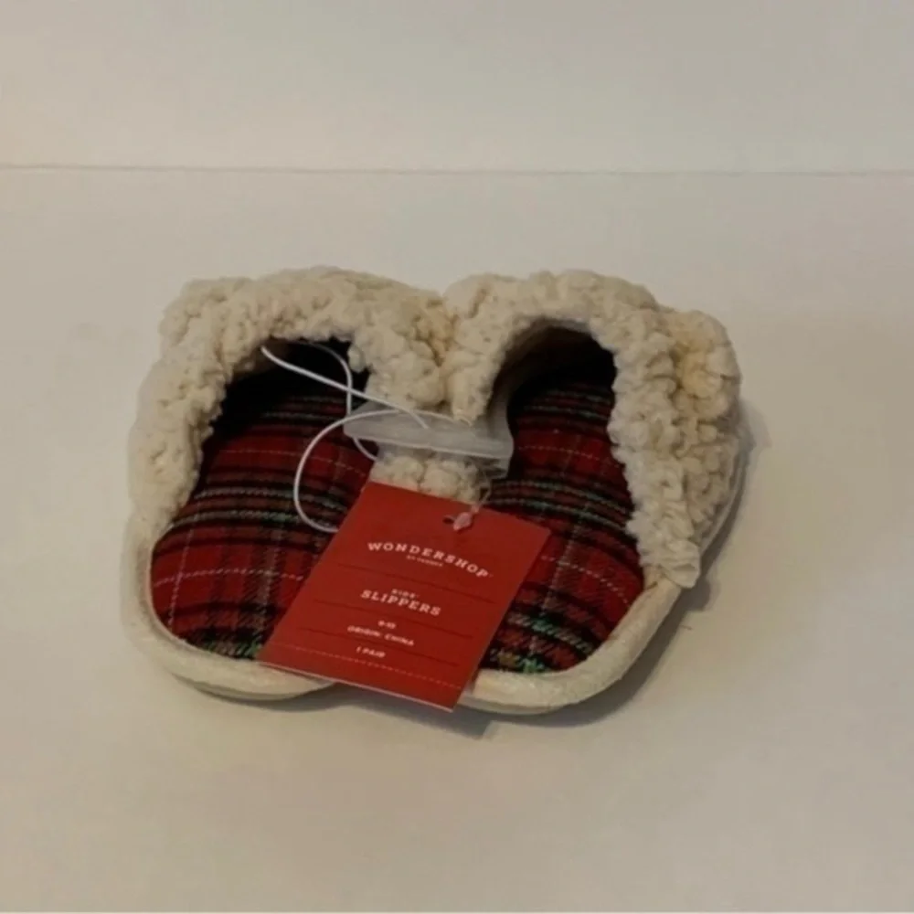 NWT. WONDERSHOP Kids’ Bear Slippers